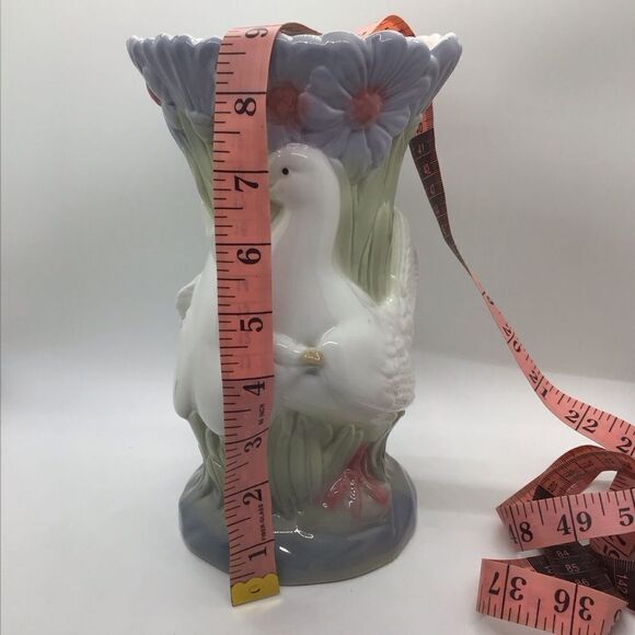 Vintage M. Requena Porcelain Dove Vase - Picture 6 of 7